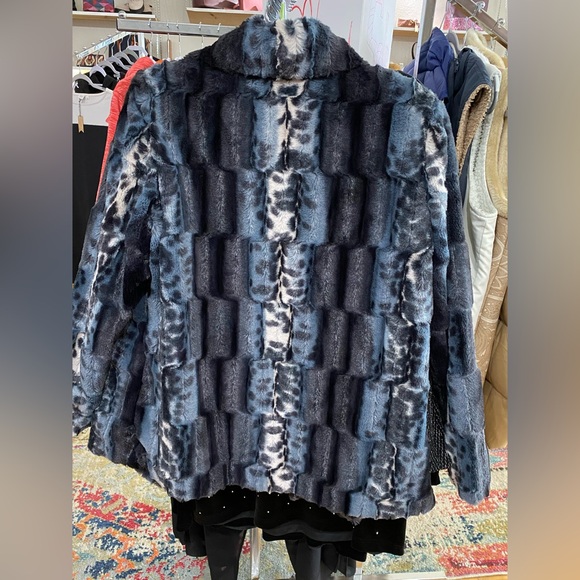 Dennis Basso Luxurious Faux Fur Jacket in Blue and Black - Picture 5 of 6